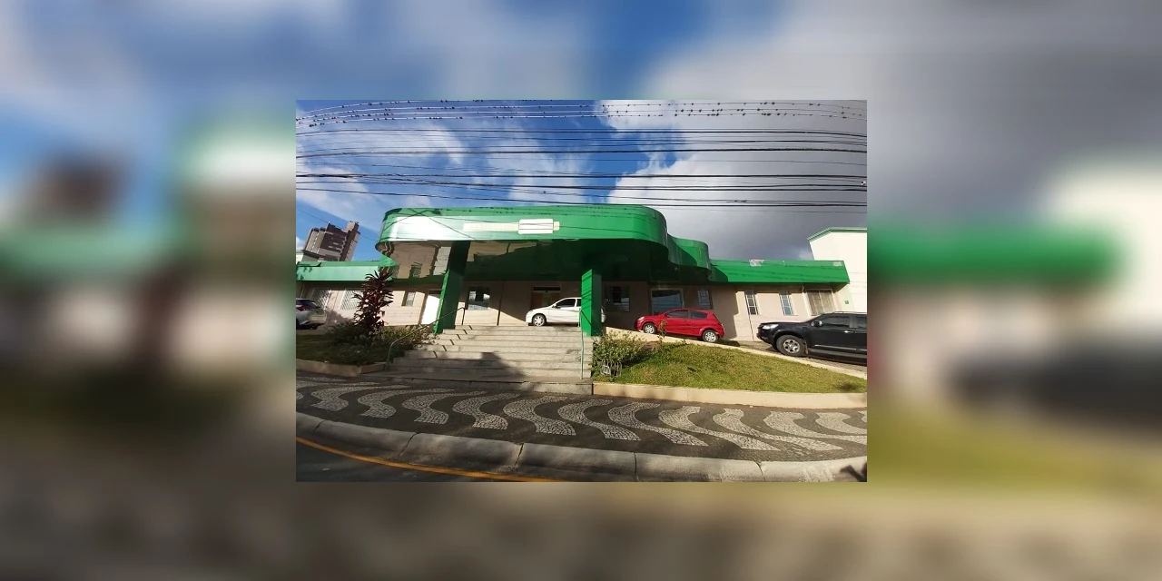 Forro da UPA Santana cai após fortes chuvas em PG