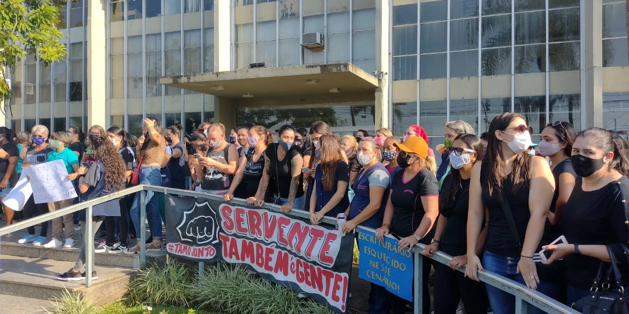 Fotos: Confira a movimentação dos servidores no primeiro dia de greve geral em PG