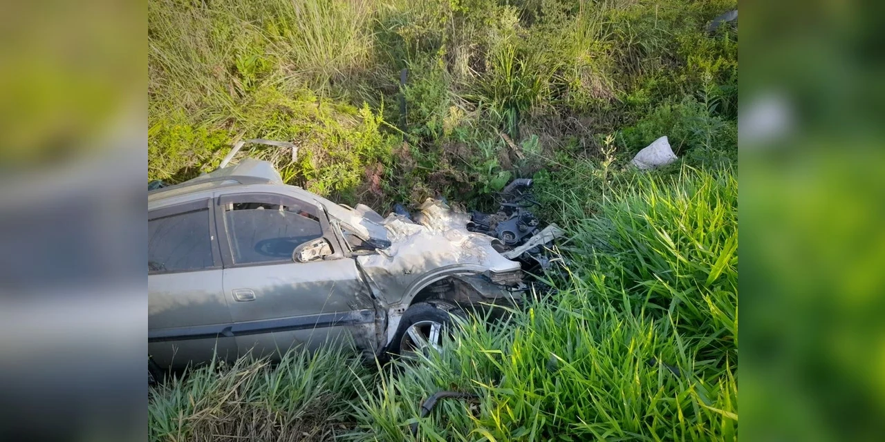 Homem esfaqueia e atropela ex-esposa, foge e morre após acidente na BR-153 em Irati