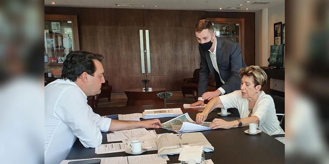 Pacote de projetos: Elizabeth reivindica obras para PG ao governador Ratinho Junior