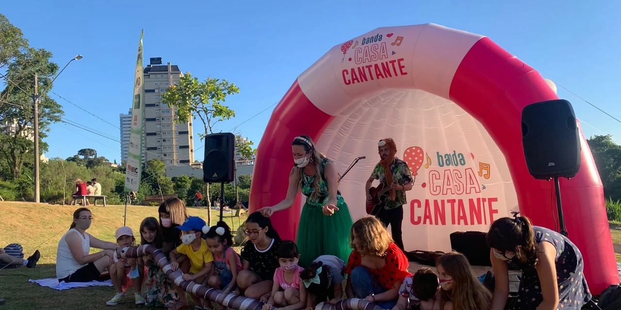 Banda Casa Cantante lança novo álbum e inicia turnê no Paraná