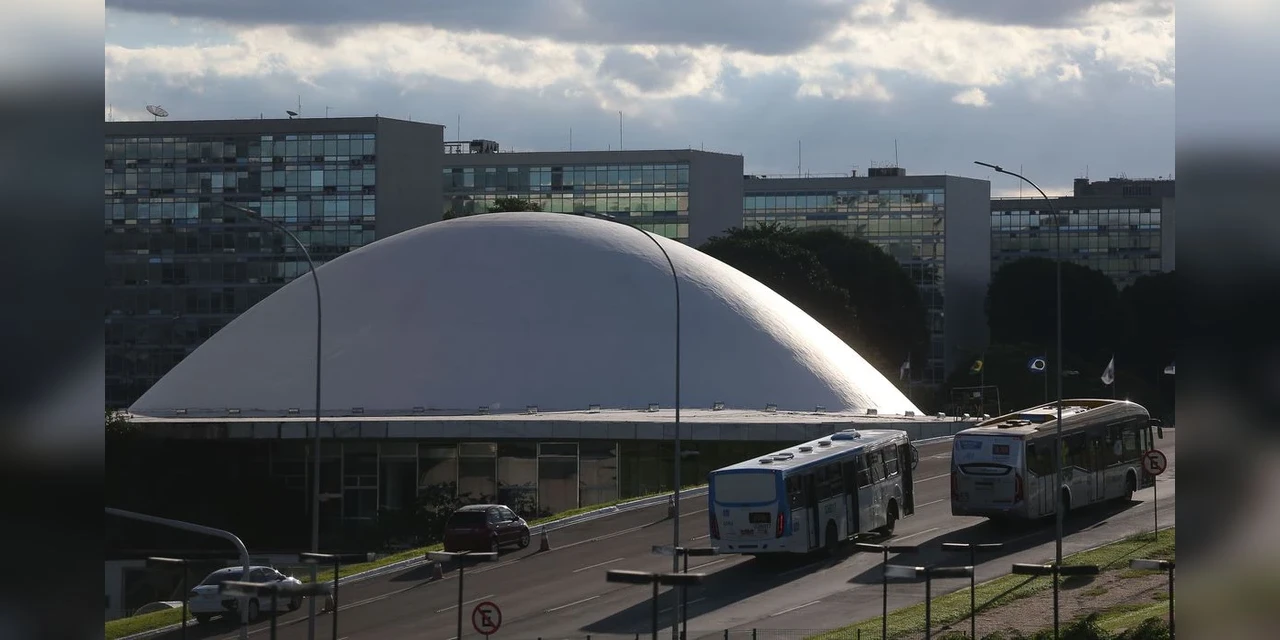 Comissão de Constituição e Justiça do Senado adia votação da reforma tributária