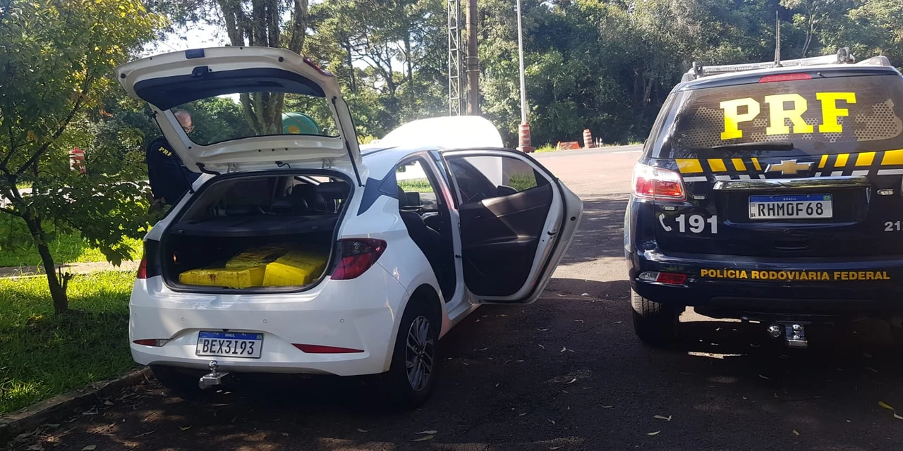 PRF recupera carro roubado, prende traficante e apreende quase 200 quilos de maconha em Ponta Grossa