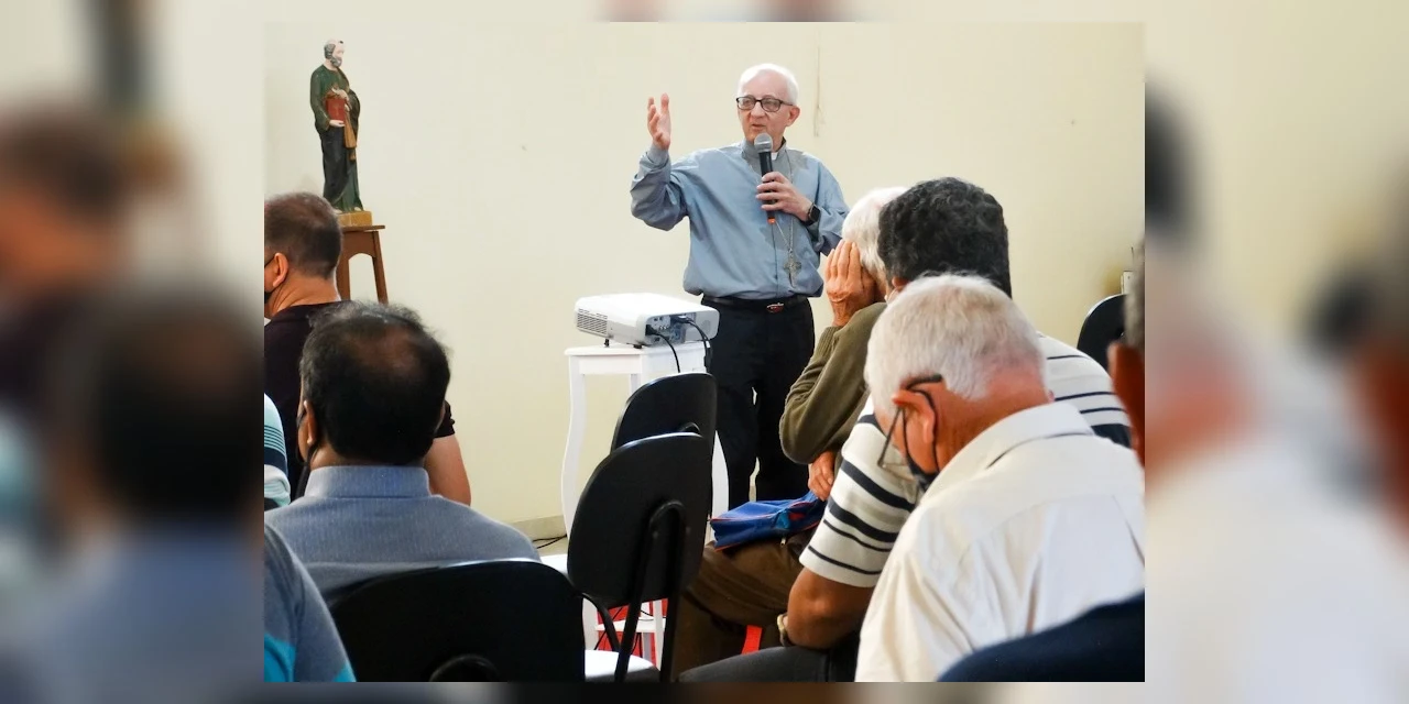 Dom Sergio faz acolhida em primeira reunião geral do clero