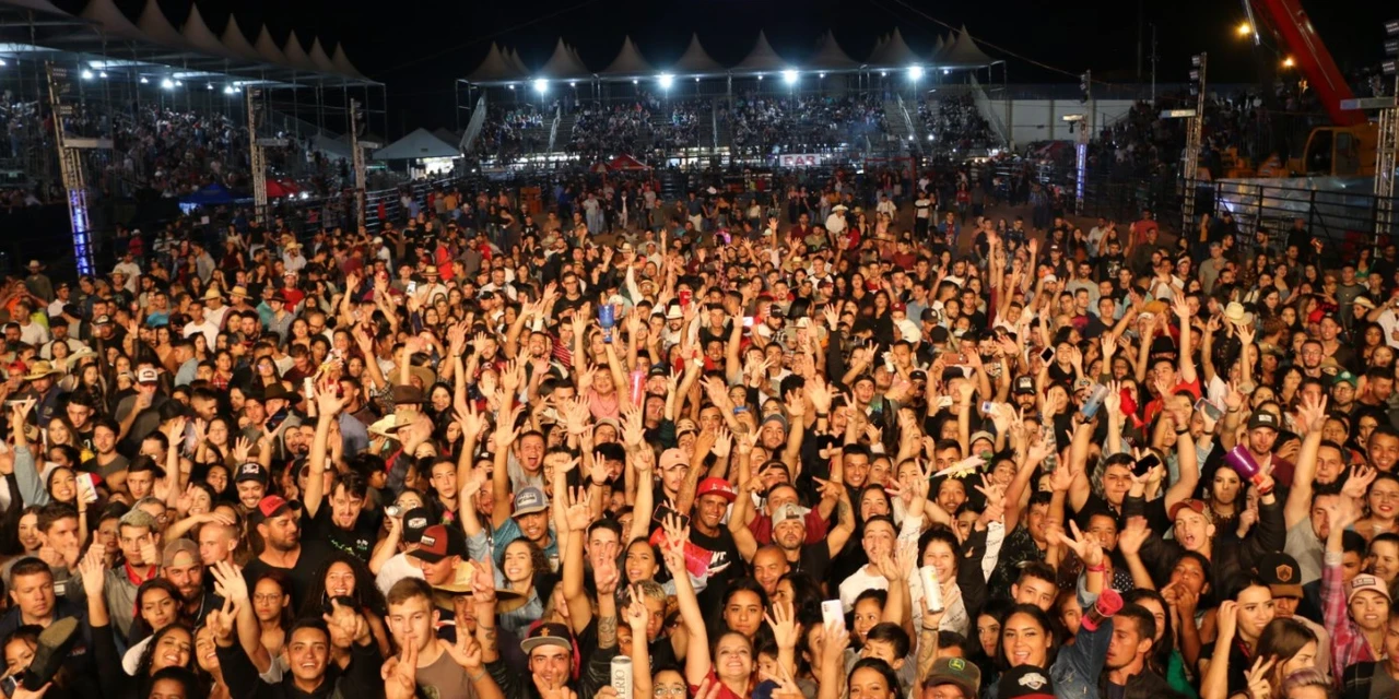 Primeira noite da 3ª Festa de Peão de Boiadeiro tem público de 12 mil pessoas