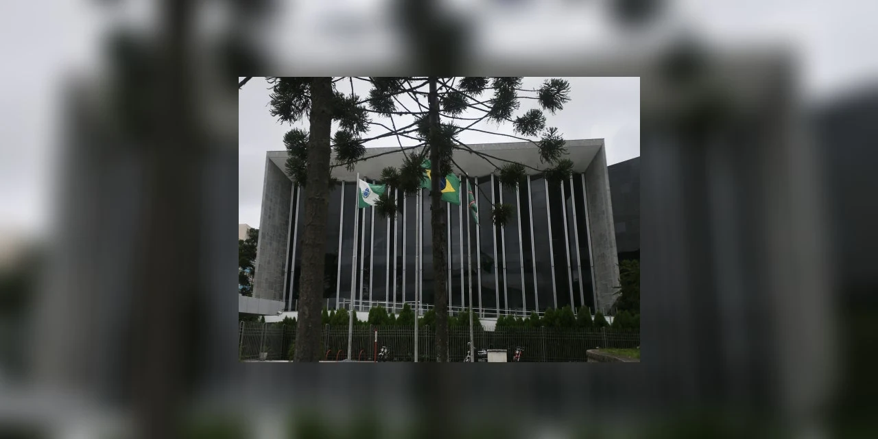 Assembleia inicia votação de projetos que tratam de reposição salarial de servidores do Paraná