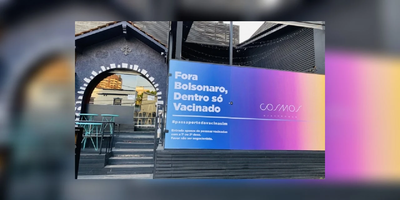 No Paraná, estabelecimento comercial recebe notificação pedindo retirada de placa com a mensagem "Fora Bolsonaro, dentro só vacinado"