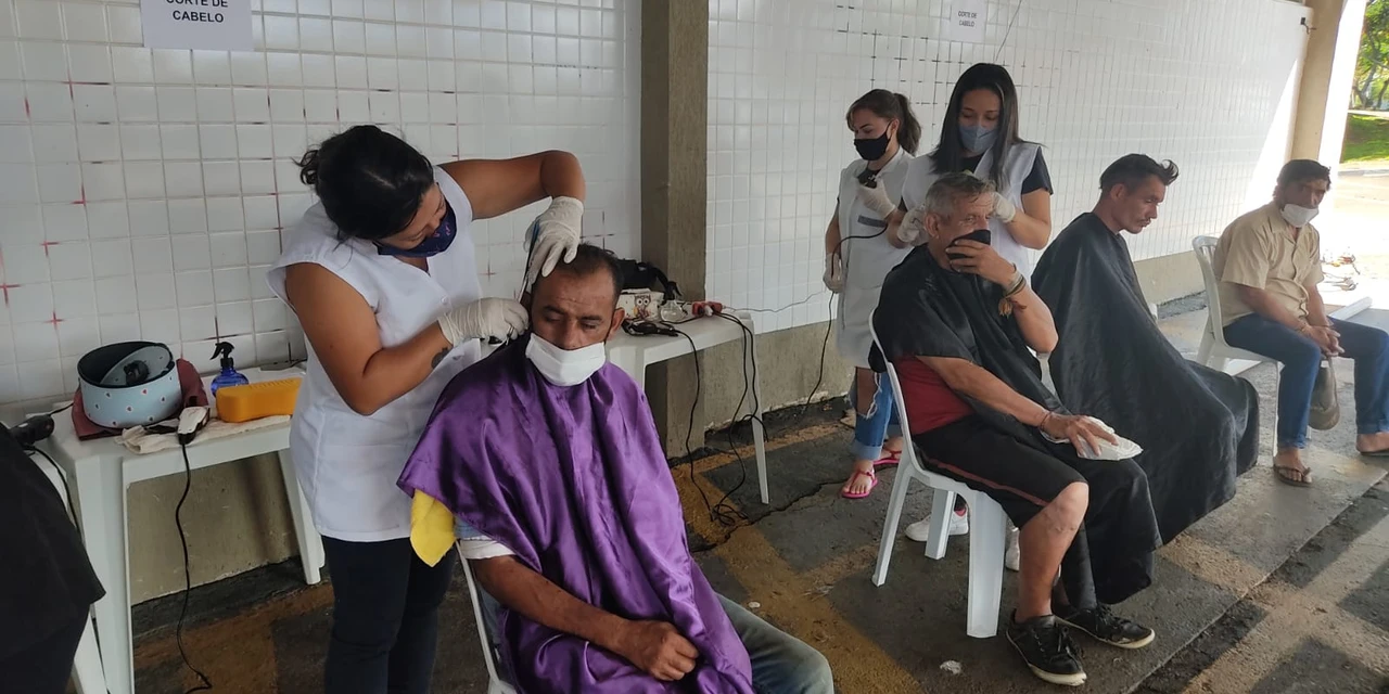 Projeto Banho Solidário volta a atender pessoas em situação de rua em PG