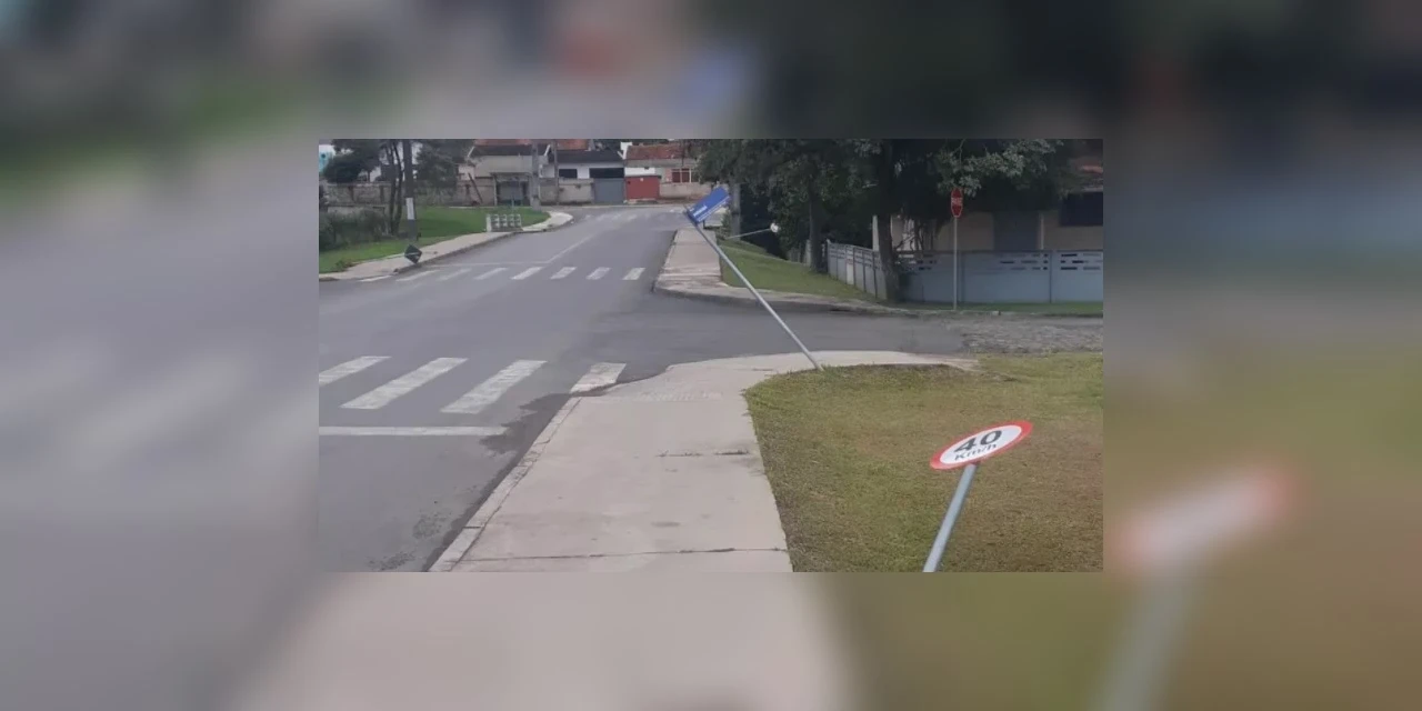 No Paraná, jovens destroem 16 placas da mesma rua