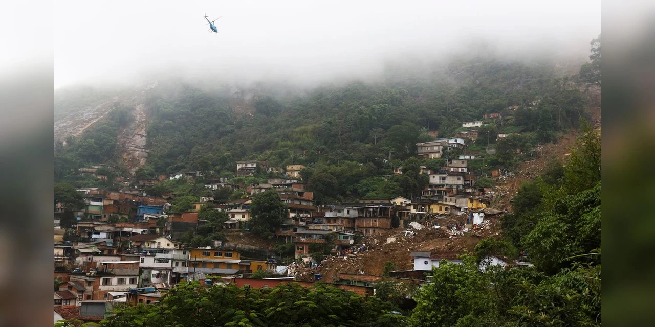 Bombeiros retomam buscas a desaparecidos em Petrópolis