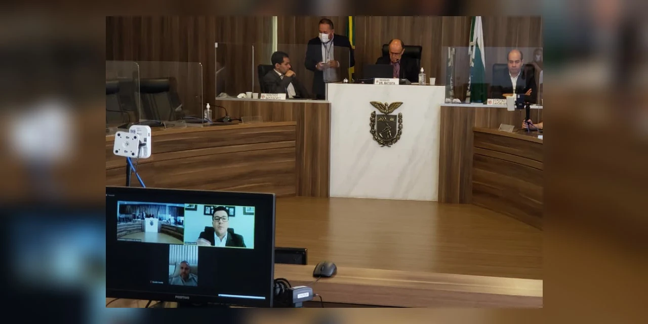 Pedido de vista adia votação de projeto que proíbe passaporte da vacina no Paraná