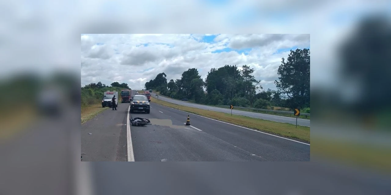 Motociclista morre após colidir contra caminhão na BR-376