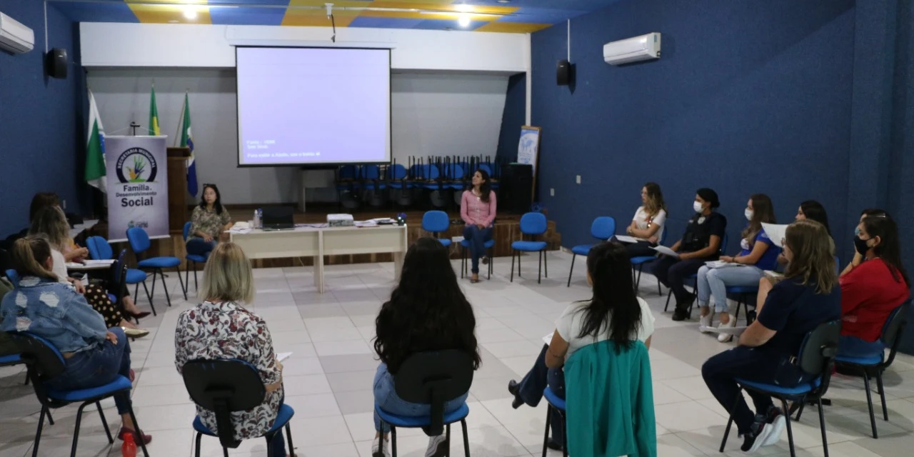 Conselho Municipal dos Direitos da Mulher de Castro empossa nova diretoria