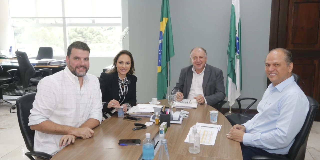 Maria Victoria, Ortega, Barros e Lupion fecham parceria