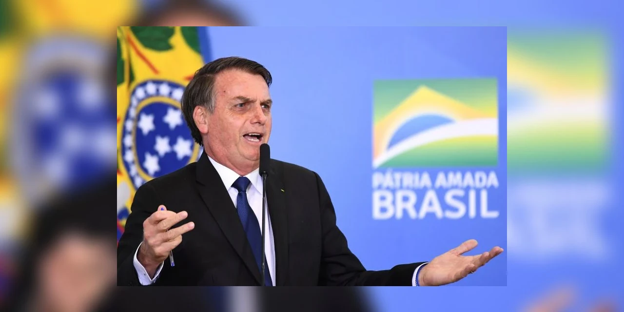 Bolsonaro deixa hospital de Brasília após internação devido a desconforto