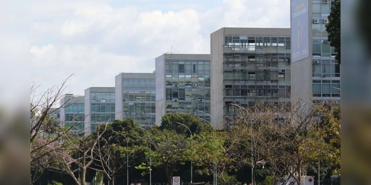 Governo substitui ministros que pretendem se candidatar nas eleições