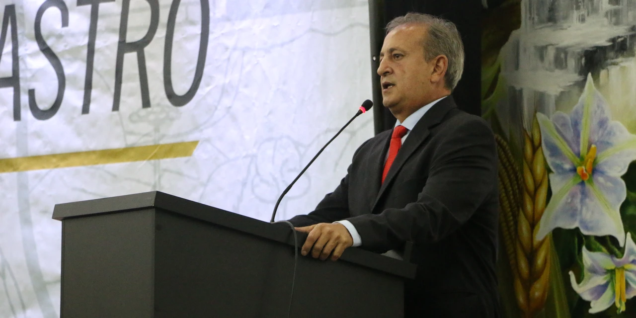 Moacyr Fadel deixa Prefeitura de Castro para concorrer a deputado estadual