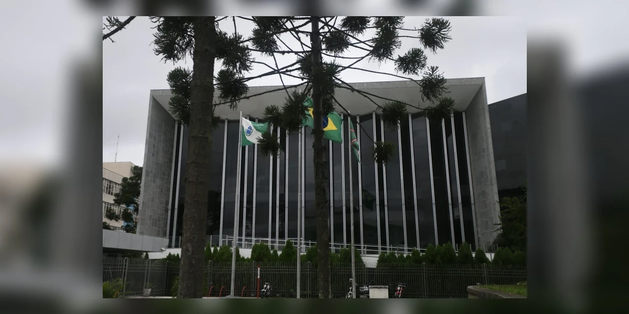 Assembleia começa a votar na segunda-feira (4) proposta que veda obrigatoriedade do passaporte da vacina no Paraná