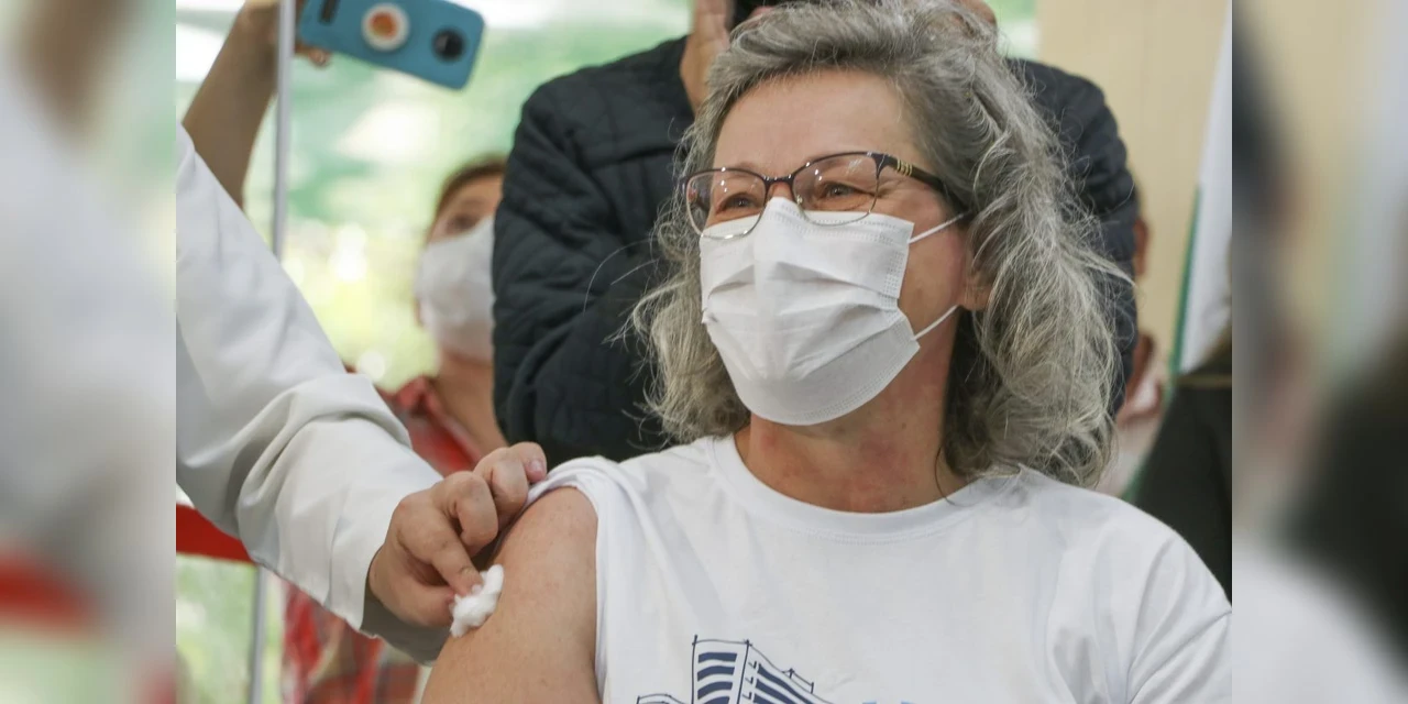 Enfermeira Terezinha concorre a Prêmio Protagonista 2021 do Coren-PR