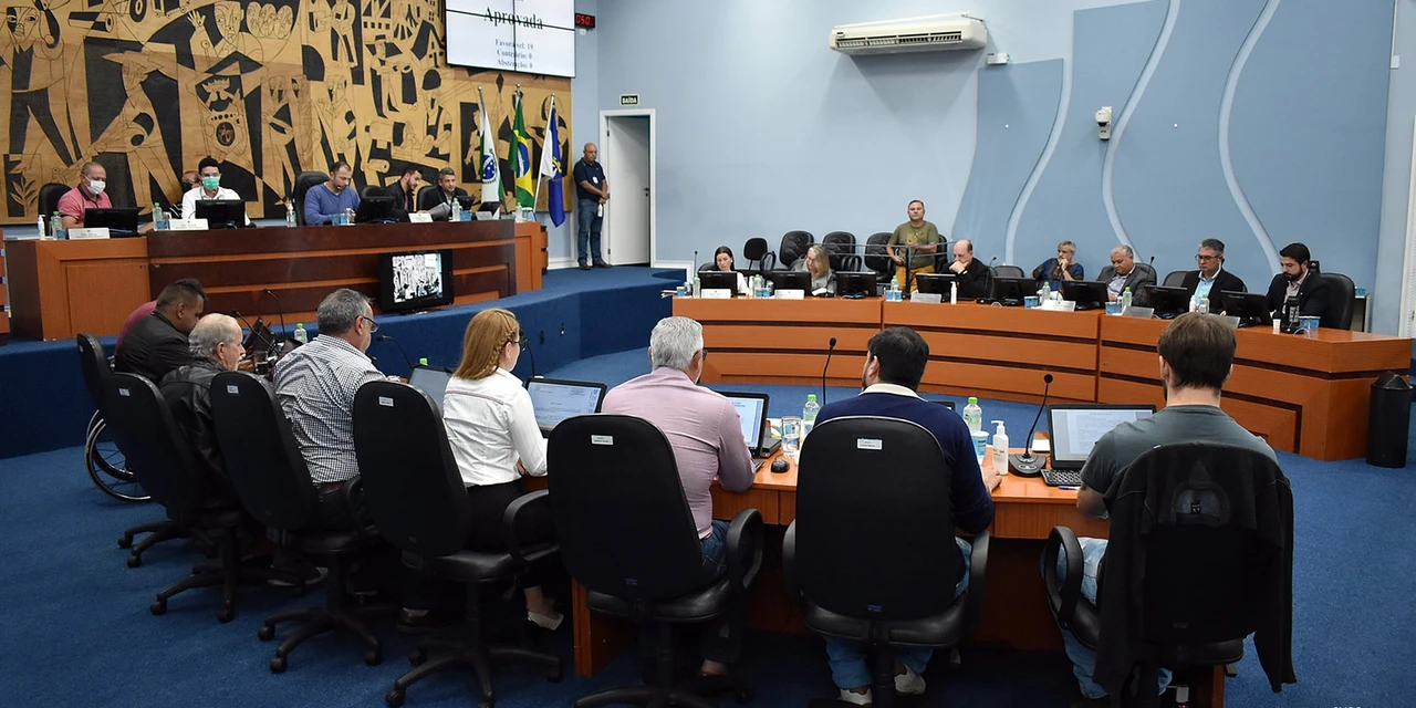 Vereadores aprovam, em segunda discussão, PL que proíbe exigência de ‘passaporte’ da vacina em PG