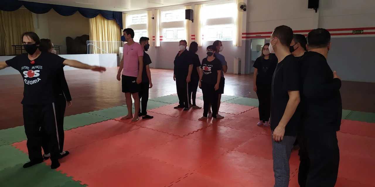 Doutores Palhaços retomam oficinas de treinamento em PG