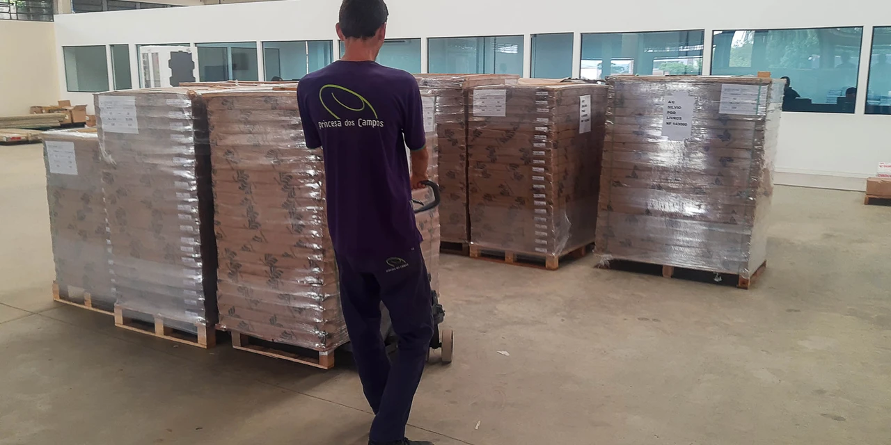 Pegaí recebe doação de aproximadamente oito toneladas de papel