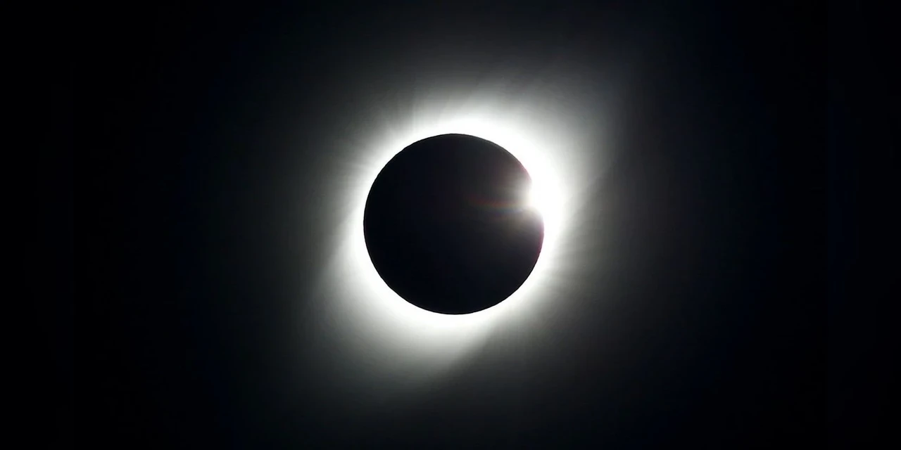 Eclipse lunar 'triplo total' será visível de todo o Brasil neste domingo (15)