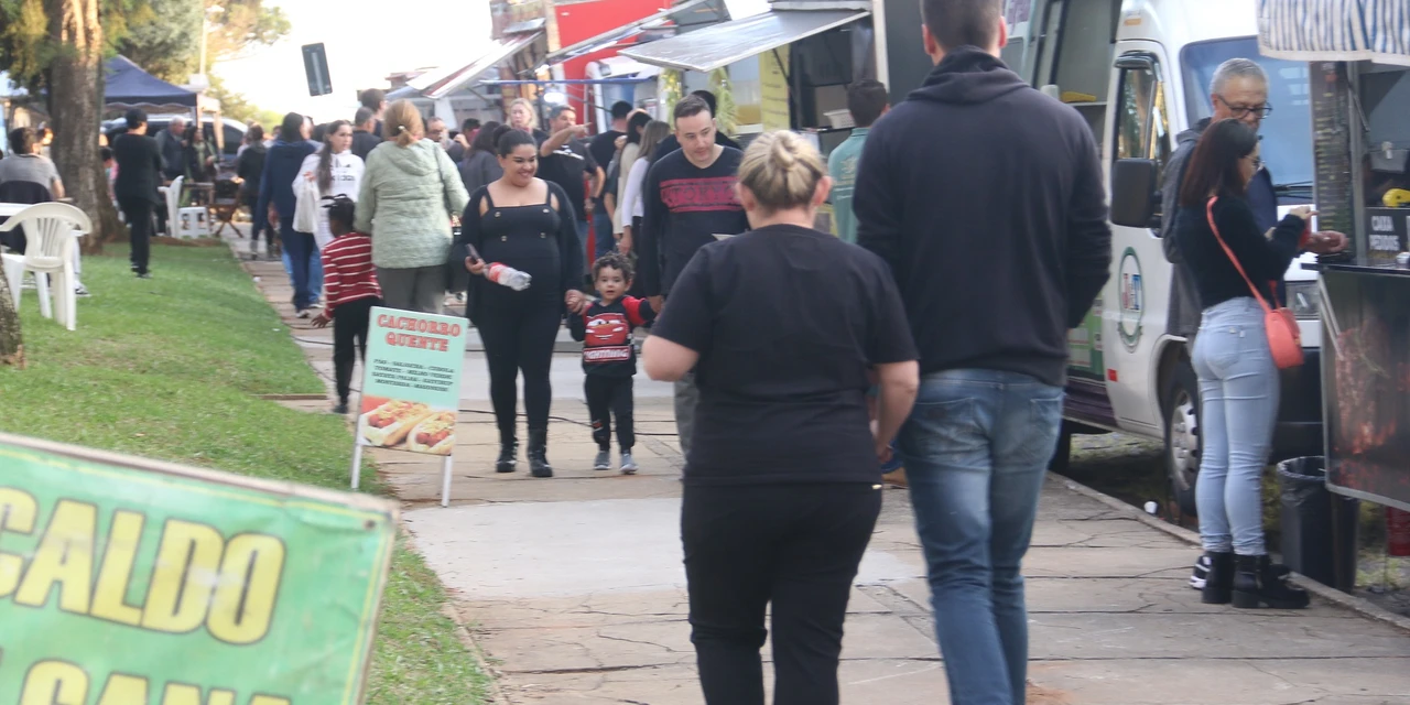 Feira Gastronômica é atração na praça da Igreja Santo Antônio