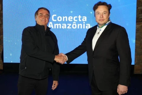 Coluna Bits: 'Como os satélites de Elon Musk podem mudar a educação no Brasil', por Matheus Schlosser