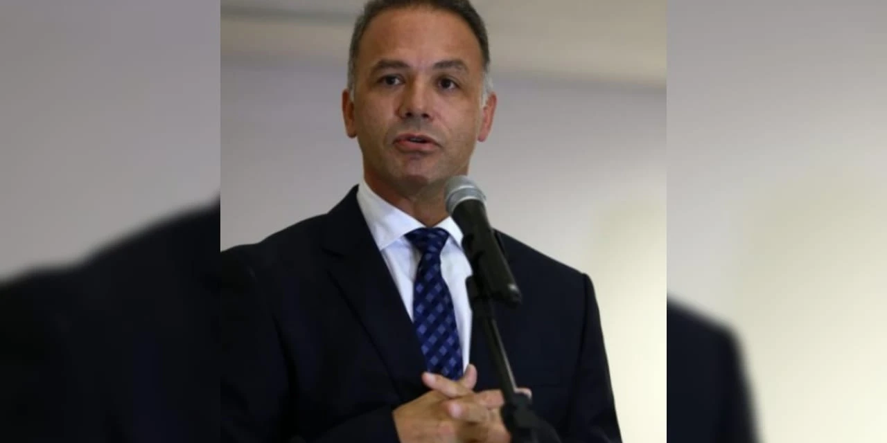 'Hepatite misteriosa' não é causada por vacina contra Covid-19, destaca professor Everson Krum