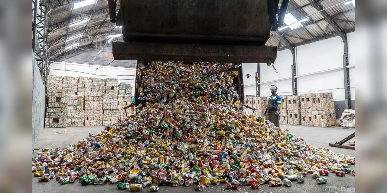 Índice de reciclagem no Brasil é de apenas 4%, diz Abrelpe