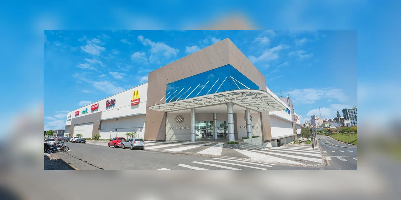 Shopping Palladium Ponta Grossa promove desfile de moda e campanha para Dia dos Namorados