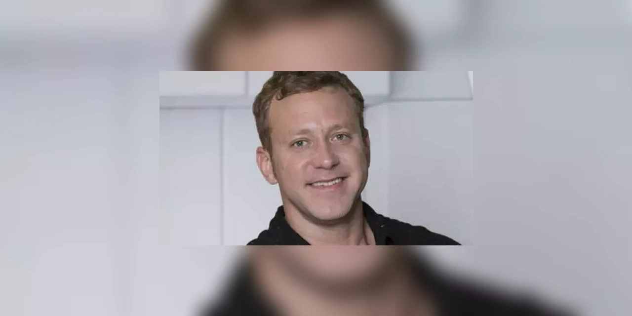 Ex-ator da Globo surta e ameaça matar o próprio pai durante live