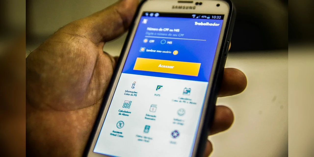 Trabalhadores nascidos em novembro podem sacar até R$ 1 mil no FGTS