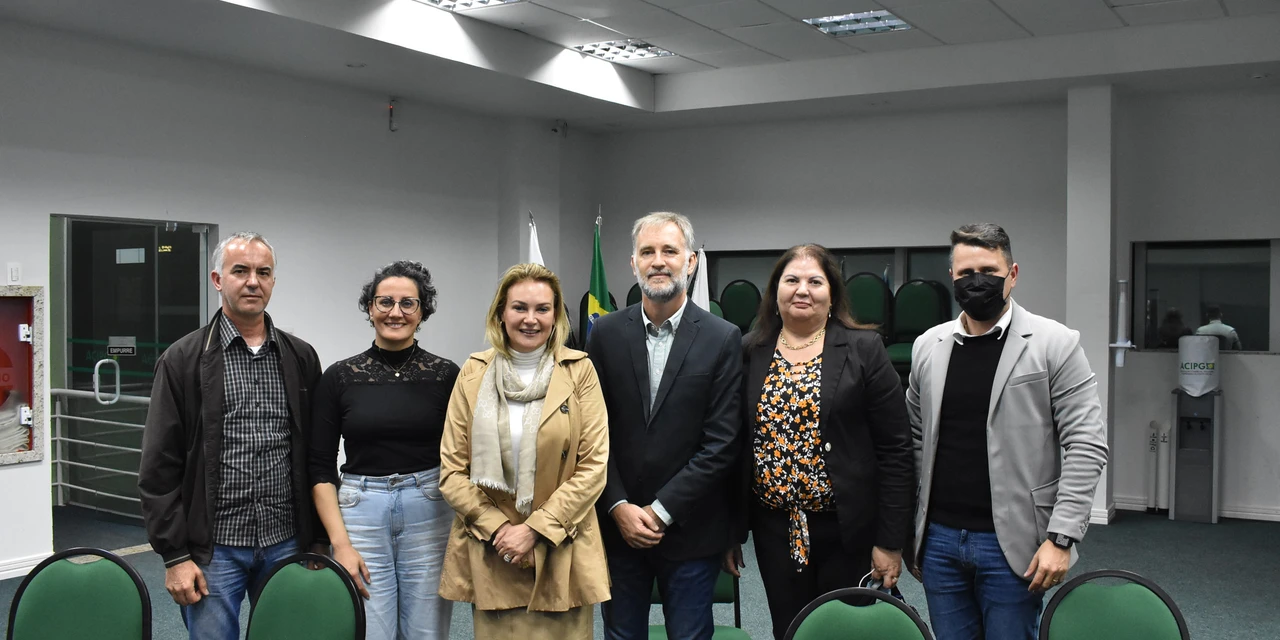 ACIPG e UEPG firmam parceria para desenvolver pesquisas sobre aspectos econômicos do município
