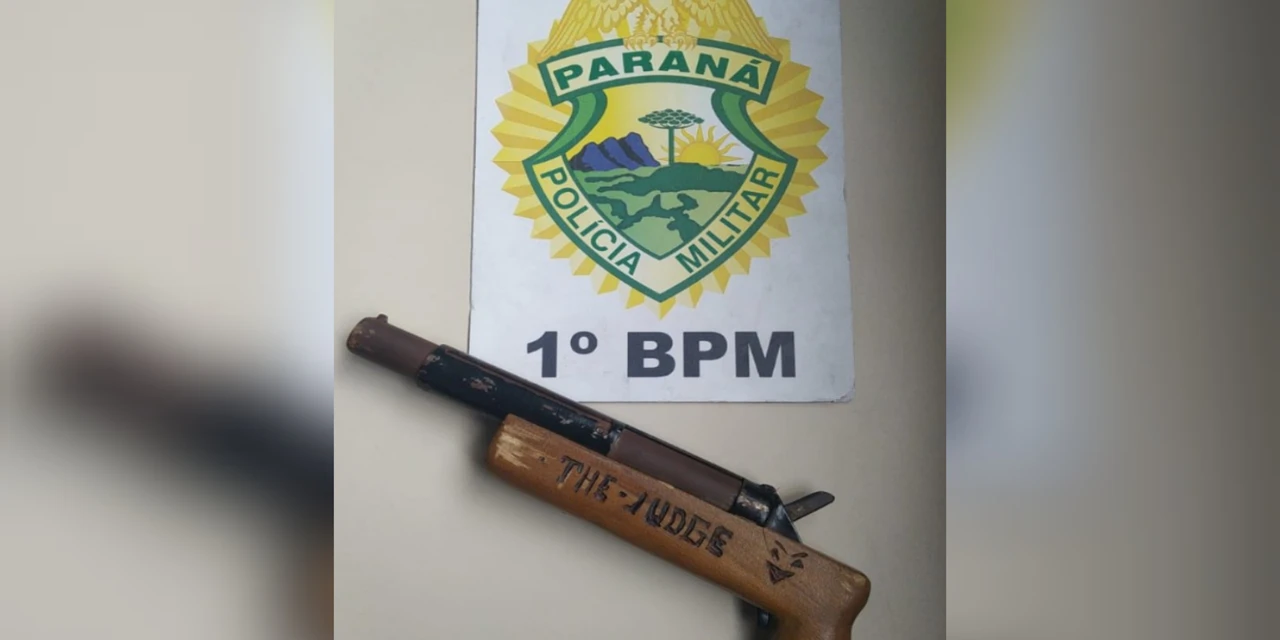 Arma de fabricação caseira é encontrada em frente a estabelecimento em Uvaranas