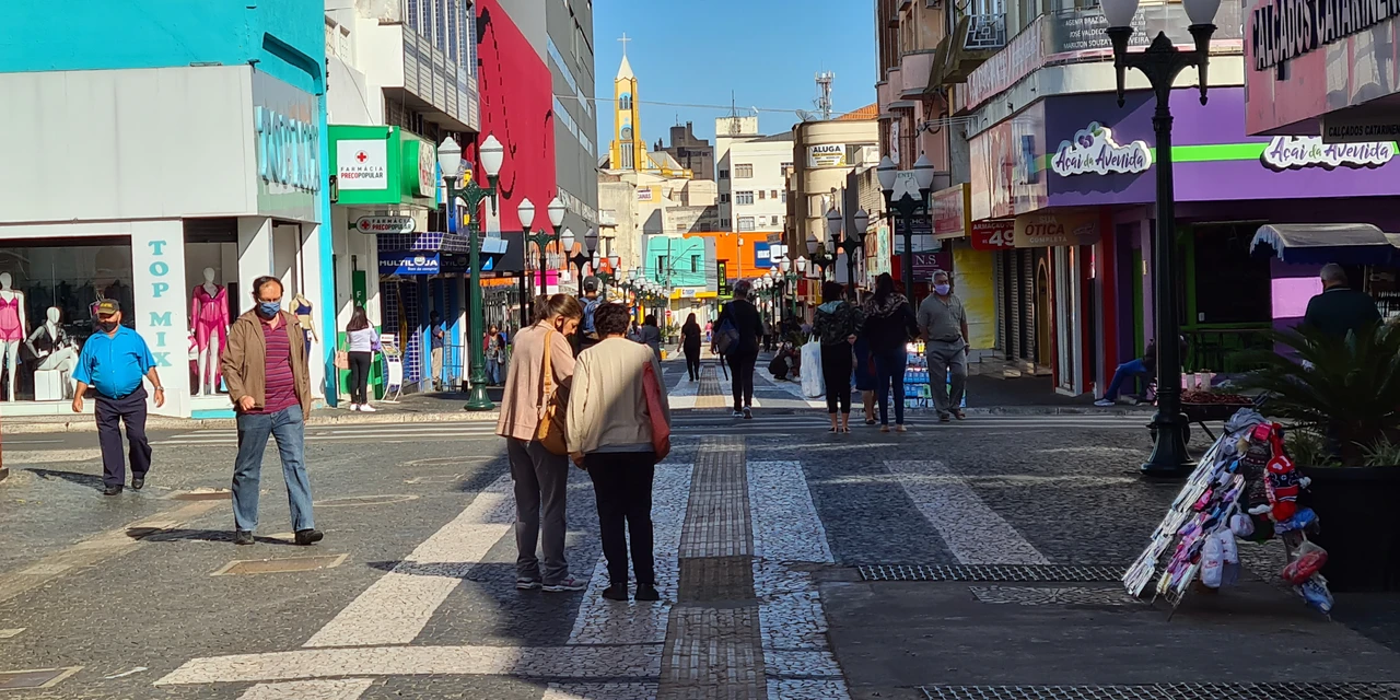 Comércio de rua funciona até às 20h neste sábado (11) em PG