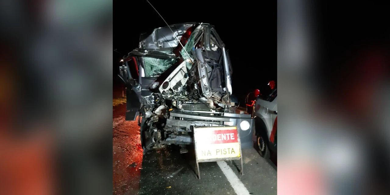 Caminhoneiro dirige por três quilômetros em PG sem perceber colisão na traseira do veículo