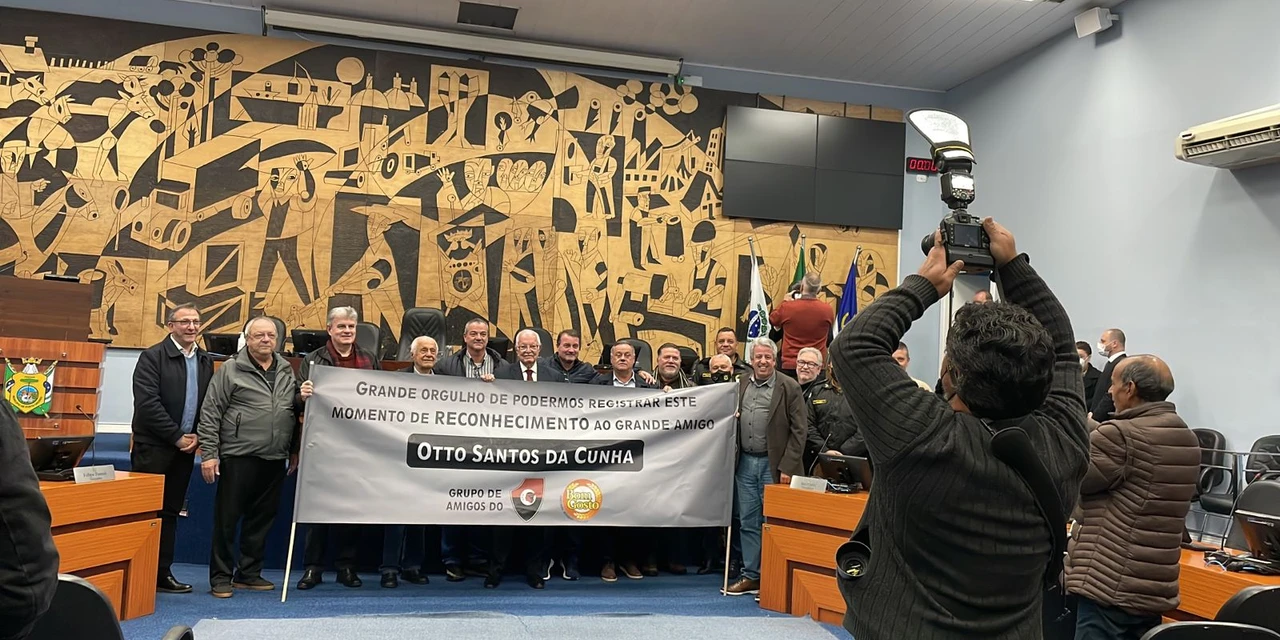 Otto Cunha recebe título de Cidadão Benemérito do Paraná e é homenageado por amigos