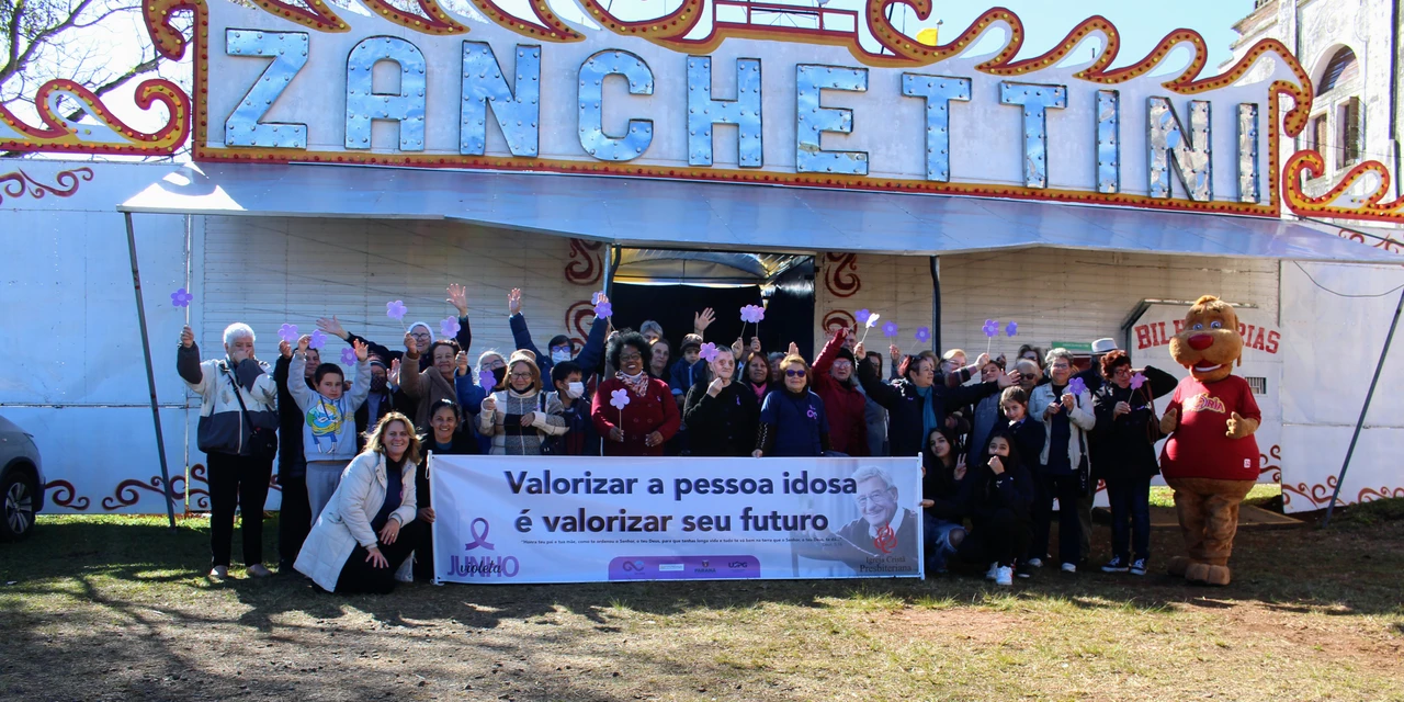 Fotos: Lojas MM e Circo Zanchetini realizam espetáculo exclusivo para idosos e crianças