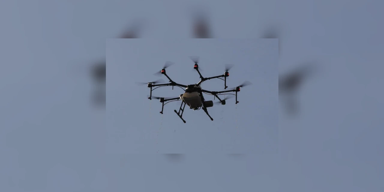 Drone joga fezes e urina no público antes de evento com Lula