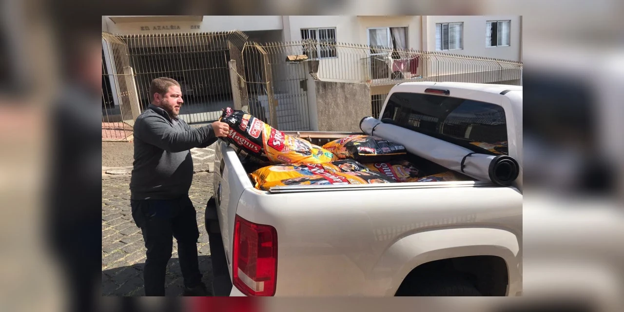 Projeto de lei cria programa de distribuição de ração para pets no Paraná