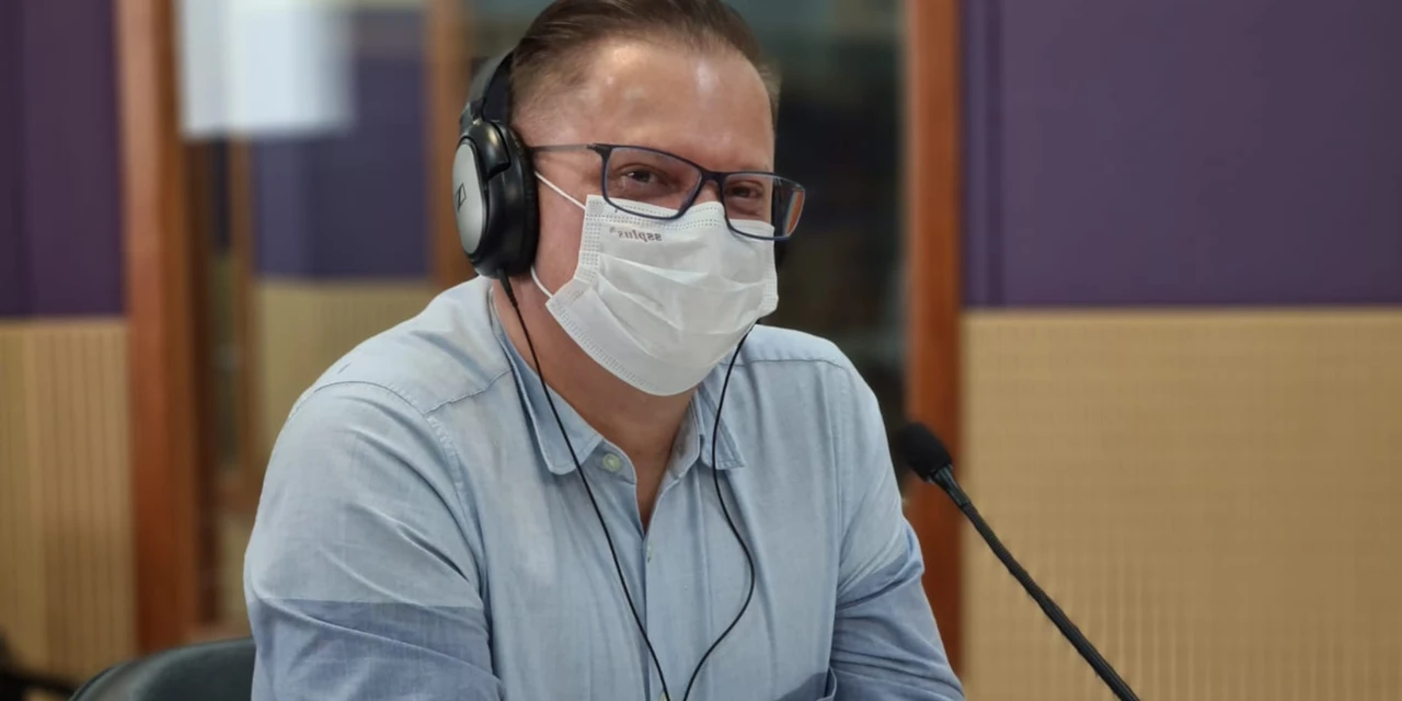 Confinamento imposto pela pandemia aumentou casos de miopia em crianças, afirma oftalmologista Dr. Gianmarco Penteado