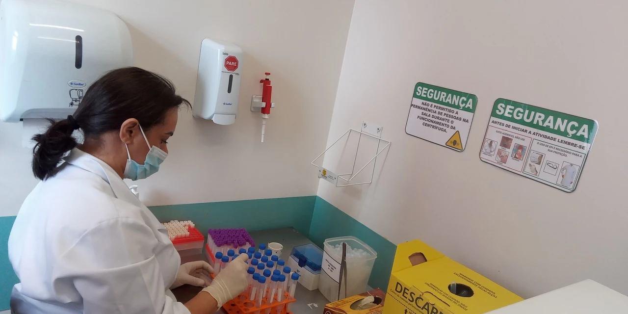 Casos de contaminação por Covid-19 crescem e acendem alerta no Brasil