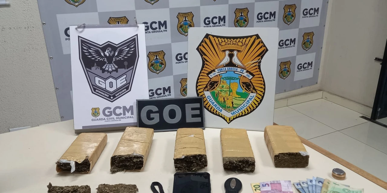 Em PG, cinco pessoas são detidas com drogas dentro de carro