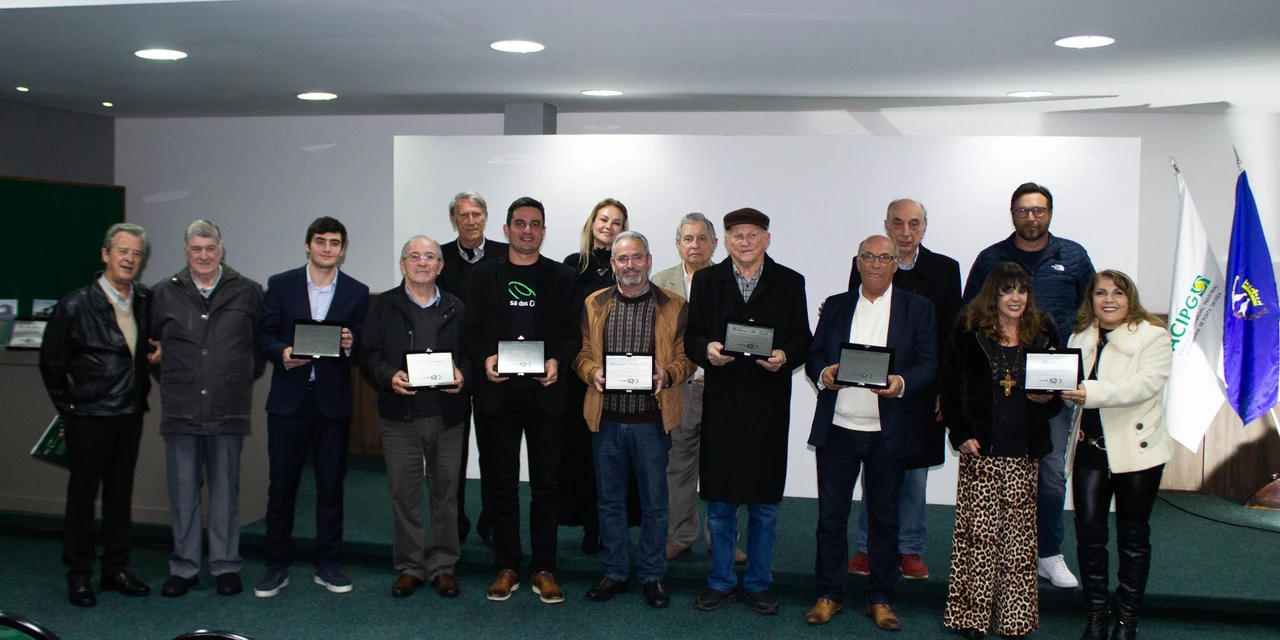 Empresários e ex-presidentes são homenageados nos 100 anos da ACIPG