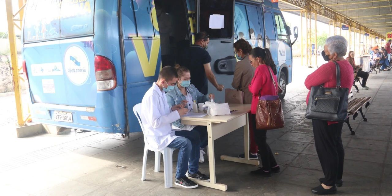 Ônibus da Vacina atende público no Terminal Central nesta sexta-feira (24)