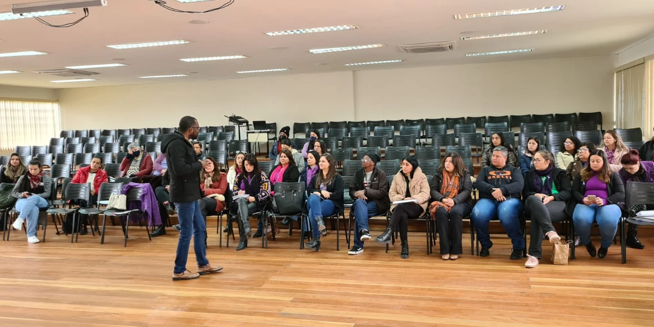 Castro realiza capacitação com foco na sensibilização contra a violência à pessoa idosa