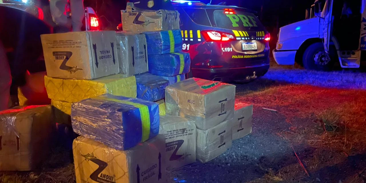 PRF apreende mais de uma tonelada de maconha em meio a carga de soja na BR-277