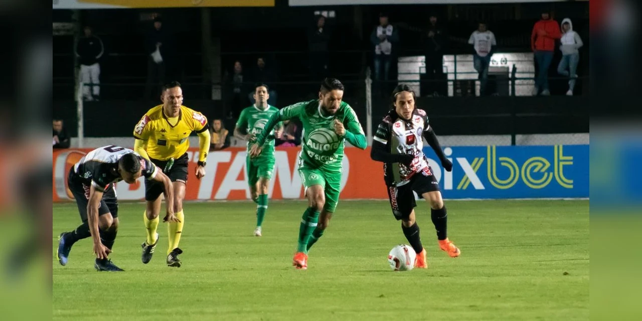 Operário vence Chapecoense por 2 a 1 na abertura da 15ª rodada